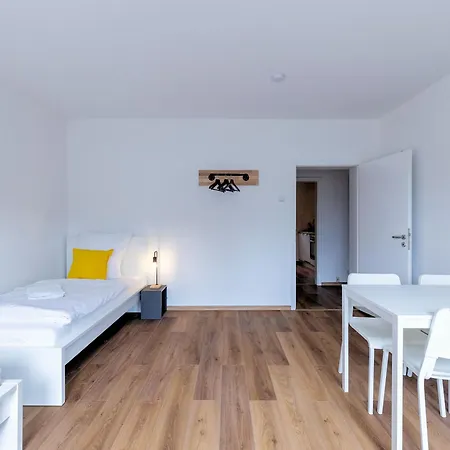 Budgetroom 3 Schlafzimmer Workers Lejlighed *