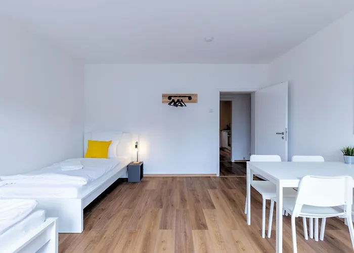 Budgetroom 3 Schlafzimmer Workers Lejlighed *